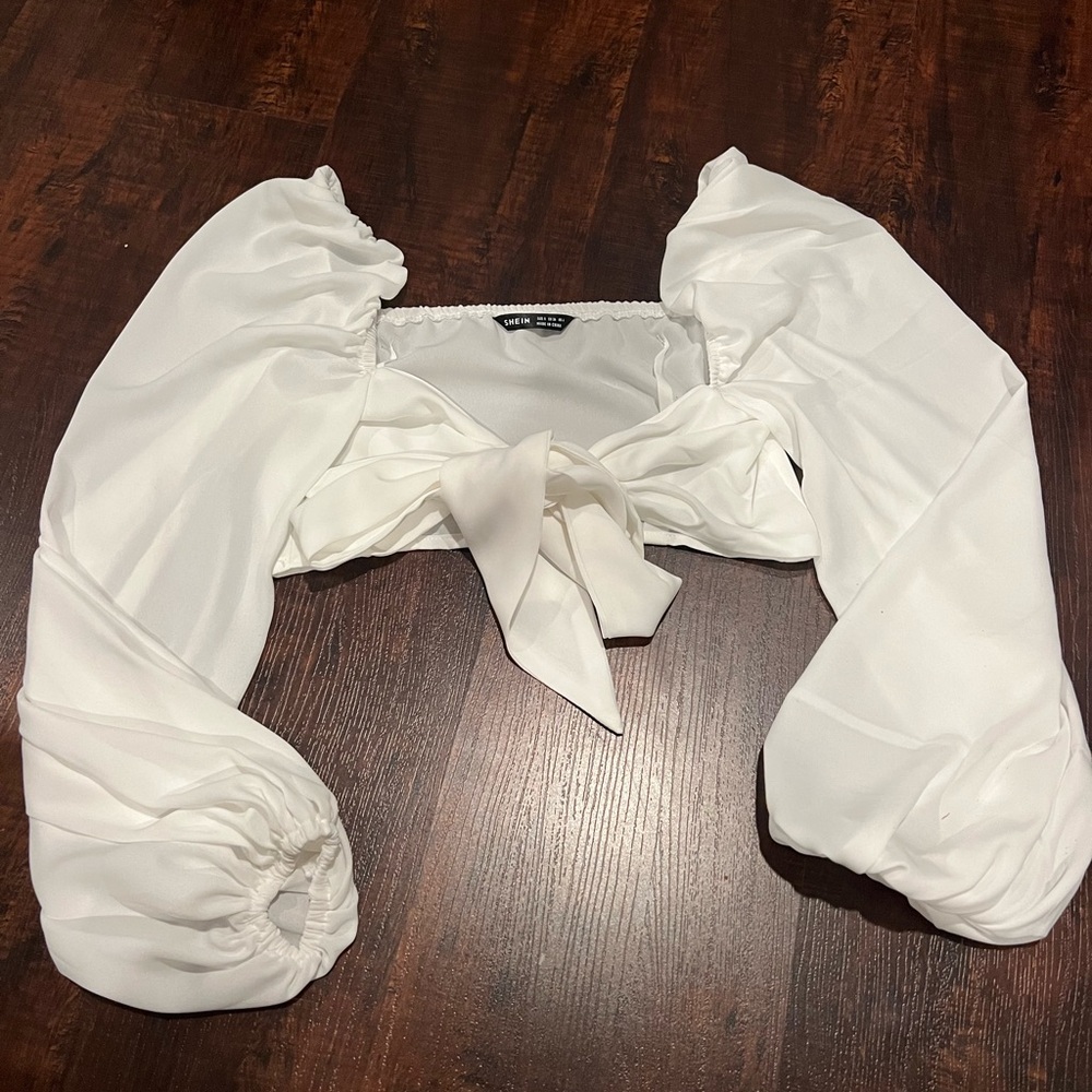 SOLD Balloon sleeve crop top